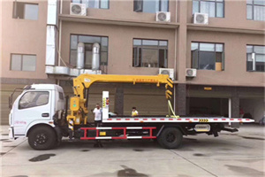 叶城附近汽车轮胎更换